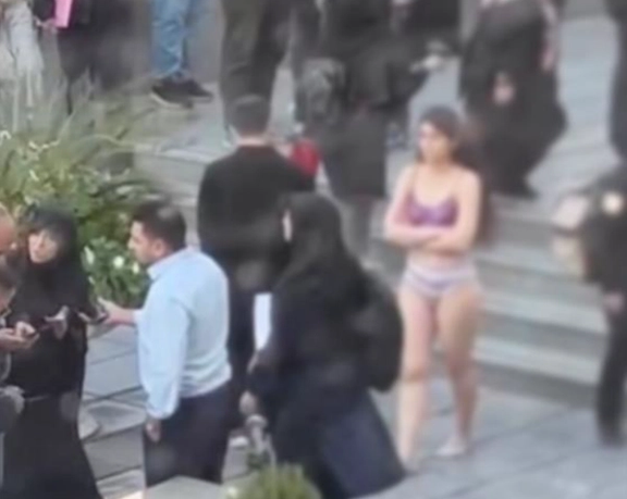 دانشگاه آزاد گفت ماموران دختر معترض عریانشده را در بیمارستان زیر «آزمایش» قرار دادهاند