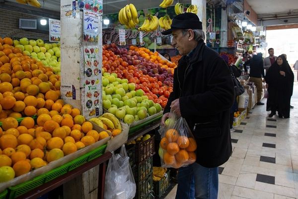 تزامنًا مع تدهور الأوضاع الاقتصادية.. التضخم يتجاوز 52 % في إيران