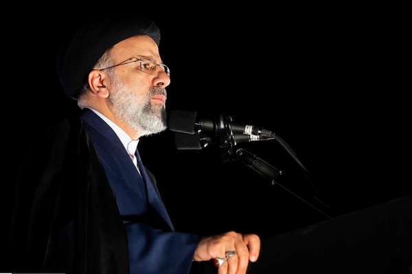 Politicians, Media Criticize Iran's Economic Decline Under Raisi