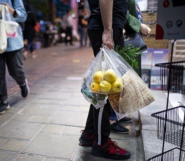 High Inflation Leading To Malnutrition In Iran: Daily