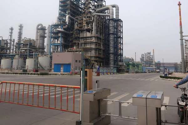 China's teapots pause Iran oil orders after US sanctions refinery