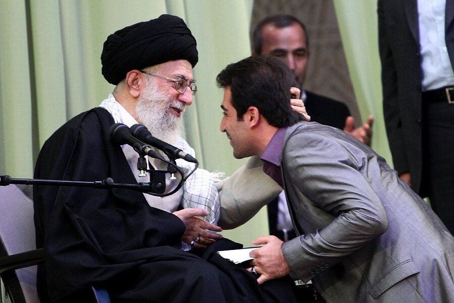 نماینده سابق مجلس: خامنه‌ای با همه مشغله‌ها بیش از همه برای نسل جوان وقت گذاشته