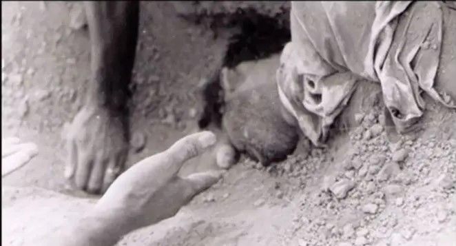 A body unearthed in Tehran's Khavaran cemetery where executed prisoners were buried.