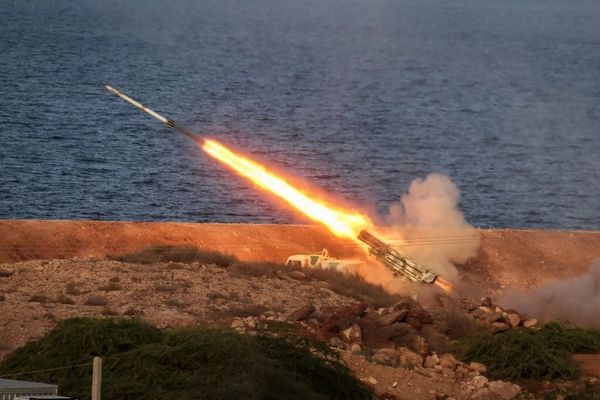 إثر هجمات الحرس الثوري.. باكستان تستدعي سفيرها من طهران وتمنع عودة السفير الإيراني