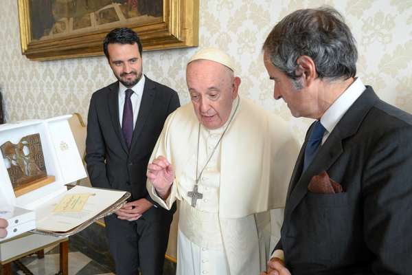 UN Nuclear Chief Tells Pope Francis Iran Talks At ‘Impasse’