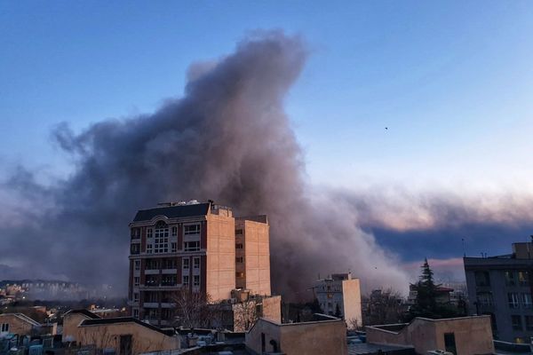 ادامه حملات به پایتخت در صبح جمعه؛ در تهران و کرج انفجارهای شدیدی رخ داده است