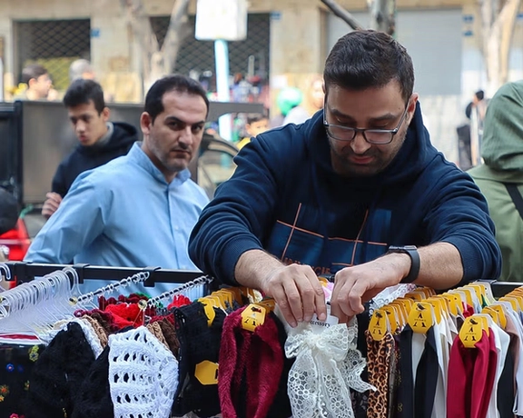 مردم ایران تحت فشار اقتصادی، دولت بهدنبال تامین هزینههای نظامی