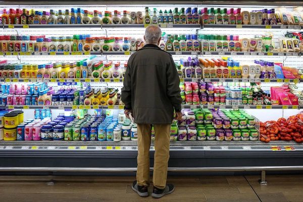 التضخم يُفرغ موائد الإيرانيين من الغذاء..ومواطنون يهاجمون خامنئي ويؤكدون: نقترب من المجاعة