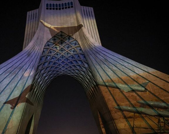 نورافشانی برج آزادی با تصاویر موشک و پهپاد در ادامه کارزار حمایت از حمله به اسرائیل