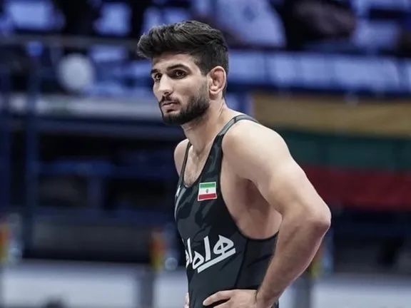 علیرضا نجاتی، قهرمان کشتی با ضرب و شتم ماموران امنیتی بازداشت شد