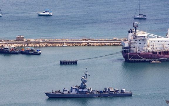 گشتزنی ناوگروه نیروی دریایی اسرائیل در حیفا در پی تهدیدات حزبالله
