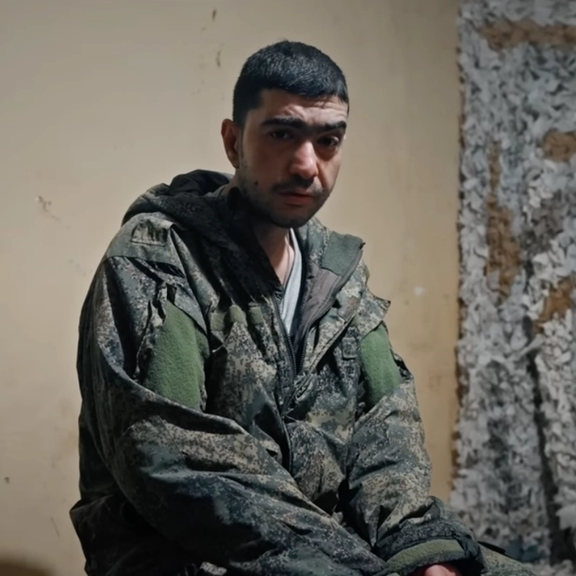 مصوّر إيراني: ذهبت إلى روسيا للعمل.. لكن تم إجباري على القتال في أوكرانيا