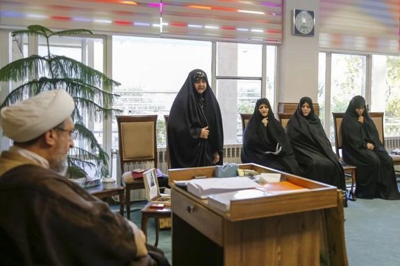 رسانههای وابسته به سپاه: یک زن تبریزی طلاهای میلیاردیاش را به جبهه مقاومت اهدا کرد