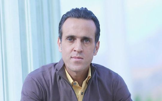 واکنش تند علی کریمی به وعده زاکانی: از نفت سر سفره خمینی رسیدیم به گوشت سرسفره زاکانی