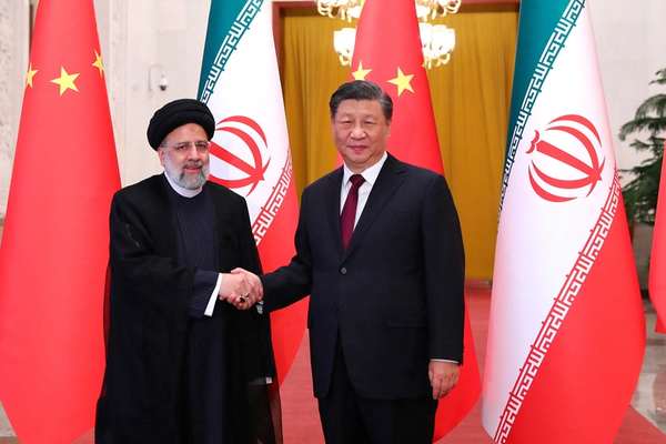 Iran's Ex-Diplomats Issue Statement Against One-Sided Foreign Policy