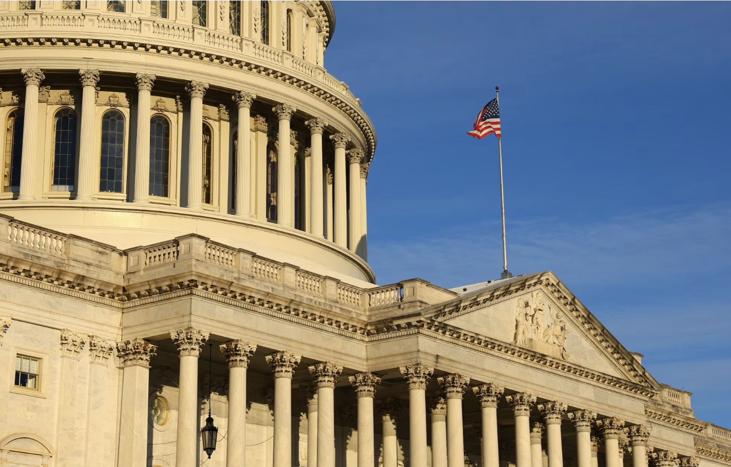 سناتور دموکرات می‌گوید هدف قطعنامه، جلوگیری از ورود آمریکا به جنگ با ایران است