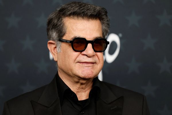 Acclaimed filmmaker Jafar Panahi returns to Iran