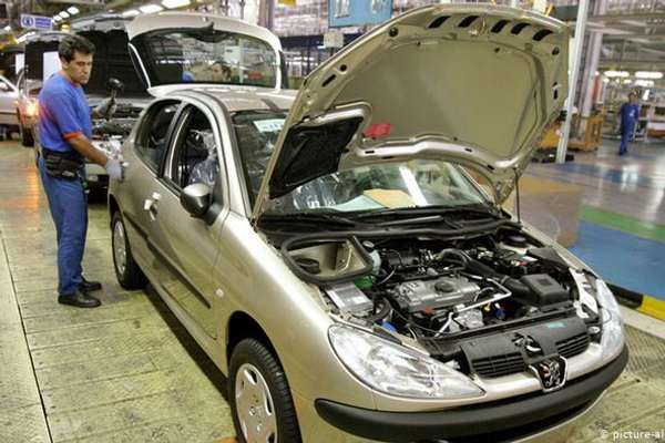 Iranian Workers Reluctant To Work In Factories For Low Wages: Official