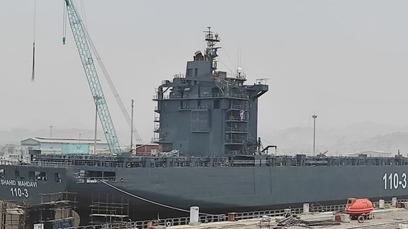 آسوشیتدپرس: هدف از ساخت ناو «مهدوی» استقرار قایقهای تندرو برای مقابله با ناوگان آمریکاست