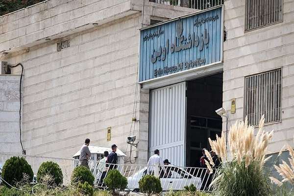 محرومیت ۹ زن زندانی سیاسی در اوین از تماس تلفنی و افزایش فشارها بر مینو روزهدار