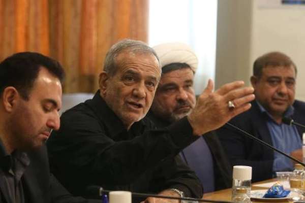 Iranian economist says Pezeshkian cannot improve economy amid sanctions