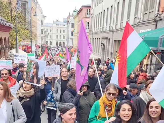 هزاران نفر از ایرانیان و فعالان در پایتخت نروژ در حمایت از خیزش ایرانیان تظاهرات کردند