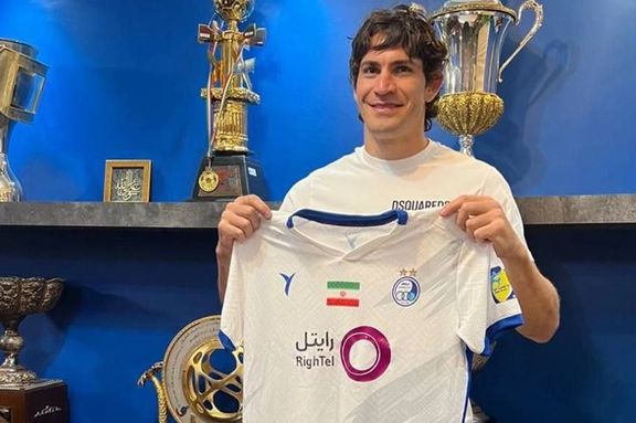 گوستاوو بلانکو در ساختمان باشگاه؛ مهاجم آرژانتینی استقلال عکس گرفت ولی مجوز بازی ندارد