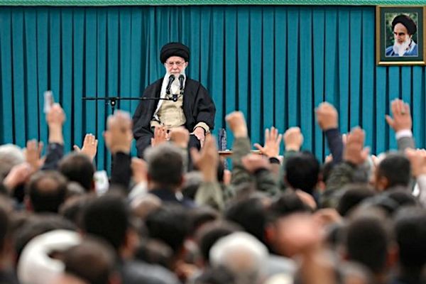 Voices in Tehran persist in calling for talks with Washington