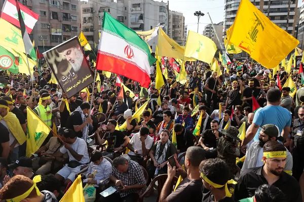 عبد اللهيان في بيروت.. وواشنطن تهدد بعقوبات إذا تم تزويد إيران أو حزب الله بنظام دفاع جوي