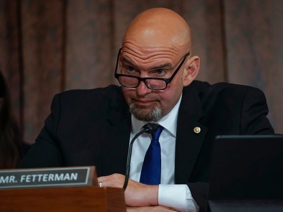 جان فترمن، سناتور دموکرات: قطعا و کاملا از تصمیم ترامپ برای حمله به ایران حمایت میکنم