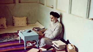 جهش دلار و سقوط ریال؛ خمینی دقیقاً چه گفت؟ اقتصاد مال خر بود یا الاغ؟