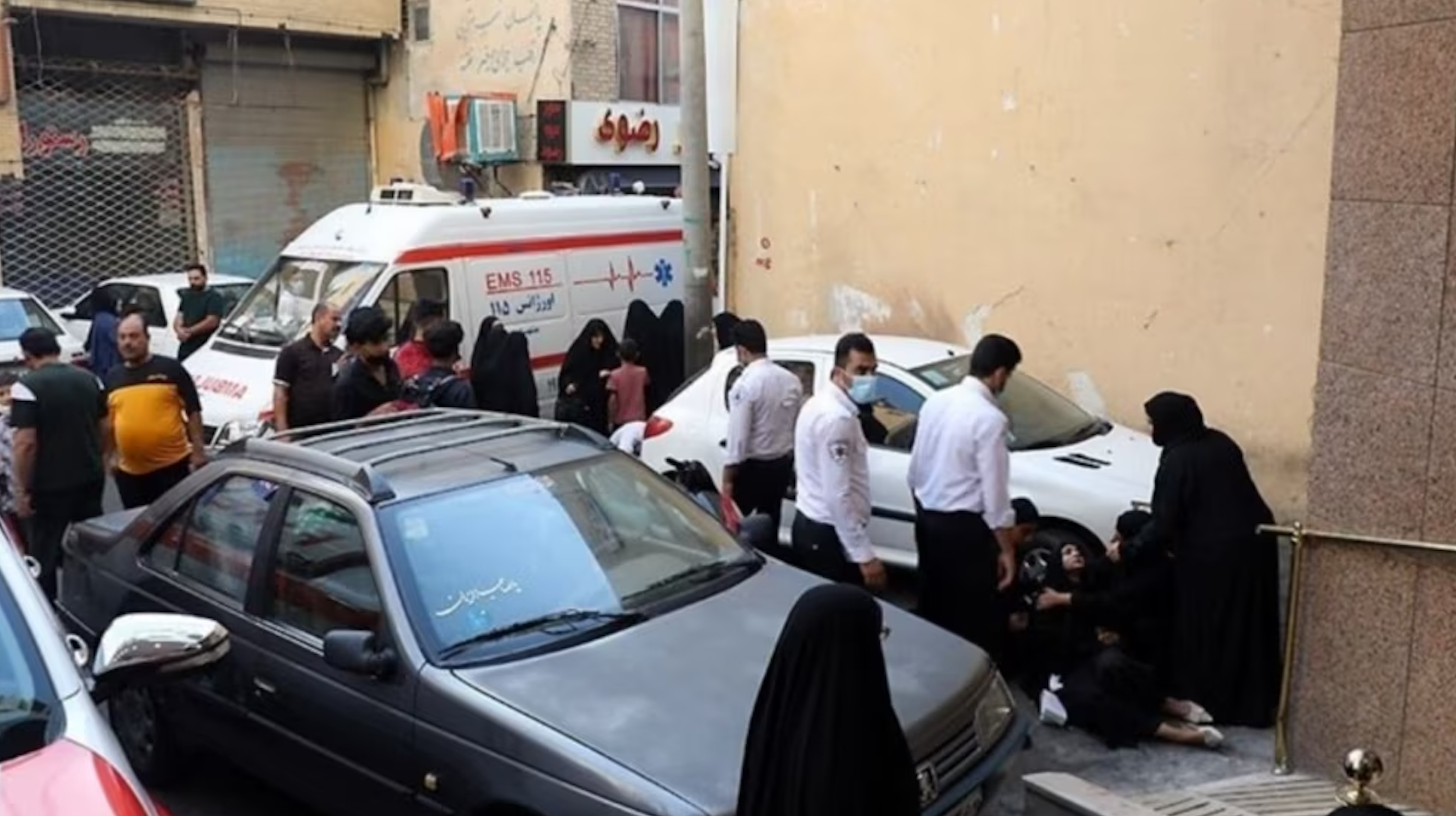 کانون صنفی معلمان ایران خواستار موضع‌گیری خامنه‌ای درباره مسمومیت‌ دختران دانش‌آموزان شد