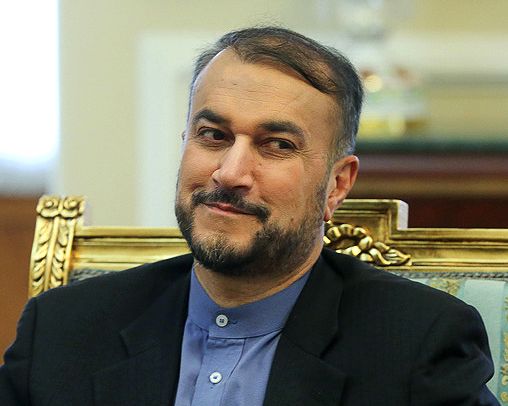 وزیر خارجه ایران: ایرانیان خارج کشور فارغ از دین و نگاه سیاسیشان برای ما ارزشمند هستند