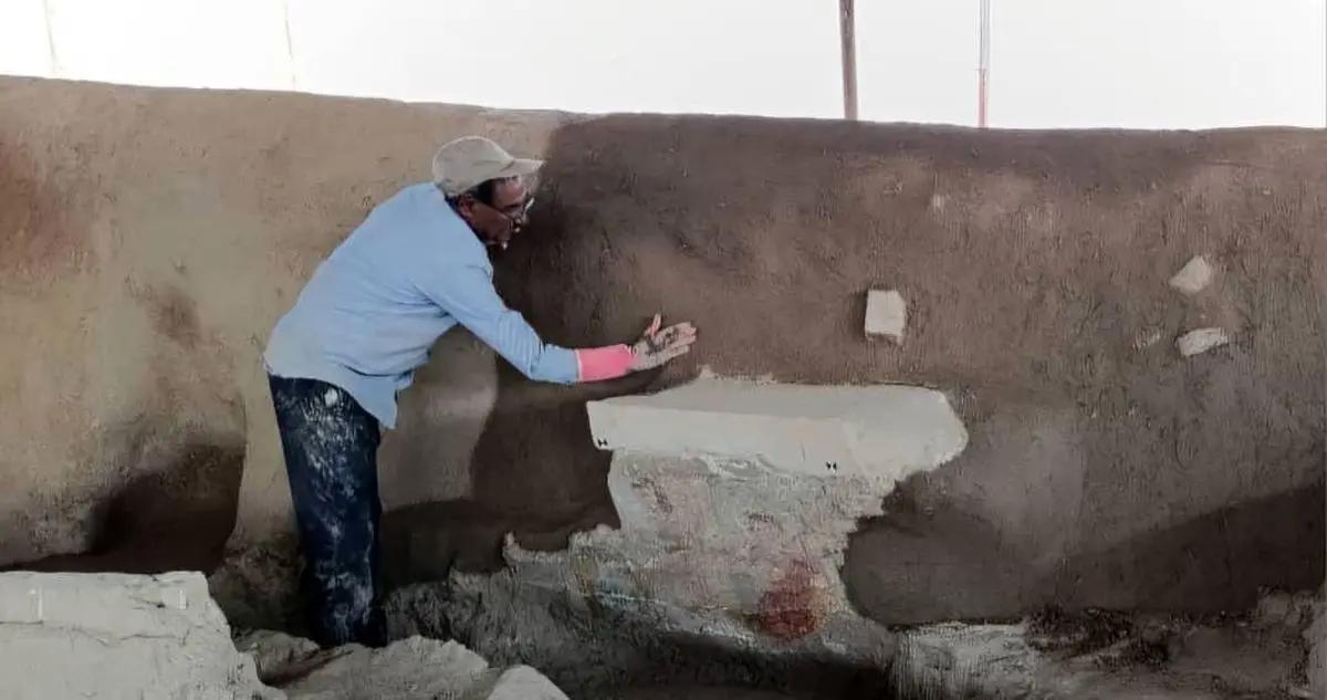 خطر نابودی نقاشی ۱۷۰۰ ساله با کاهگل‌کشی شهر باستانی گور در فیروزآباد