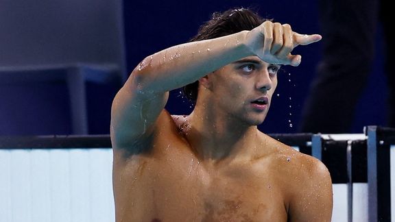 قهرمان ایتالیایی المپیک در اعتراض به امکانات دهکده بازیها در یک پارک خوابید