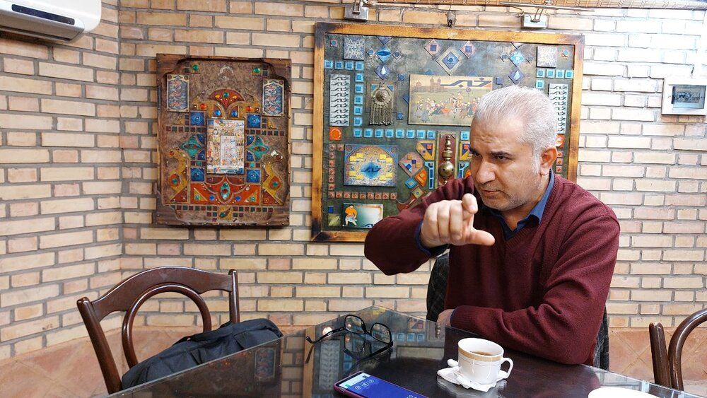 یک جامعه‌شناس به‌دلیل درخواست از خامنه‌ای برای کناره‌گیری از قدرت، به دادگاه احضار شد