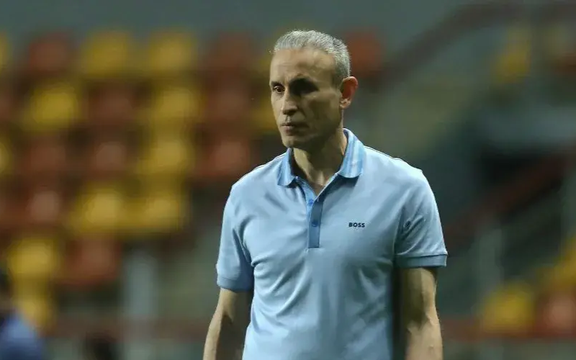 کنایه یحیی گلمحمدی به خداداد: فدراسیون پست «شلوغکن» را به نیمکتها اضافه کند