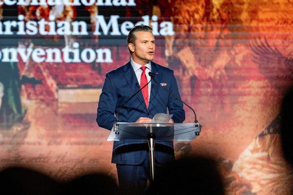 وزیر جنگ آمریکا: در مورد ایران، همه گزینهها برای ترامپ همچنان روی میز است