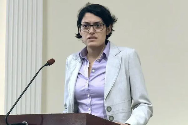 "فري بيكون":البنتاغون يؤكد استمرار التصريح الأمني لآرين طباطبائي رغم اتهام "صلاتها بطهران"