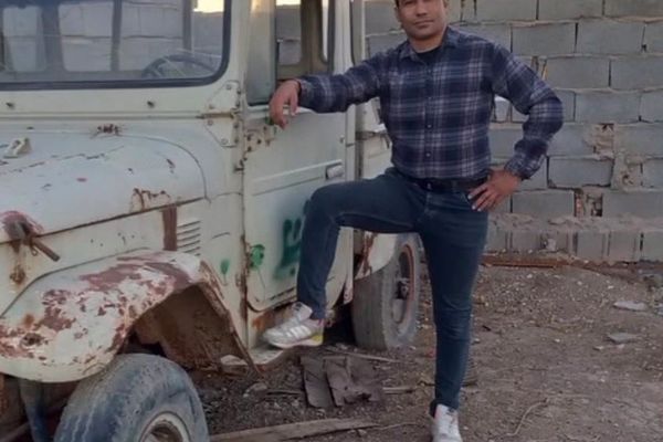 خداداد شیروانی منفرد، معترض اهل مرودشت با شلیک مستقیم ماموران حکومتی کشته شده است