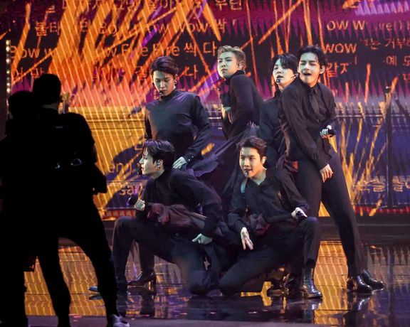 انتقاد به چهره رسانهای آمریکایی که به اشتباه گفت گروه موسیقی «بیتیاس» اهل چین است