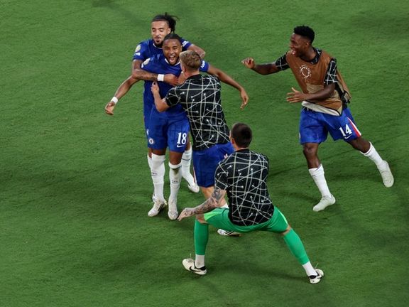 چلسی ۴ - ۱ بنفیکا؛ صعود لندنیها پس از سه ساعت توقف بازی به دلیل صاعقه!