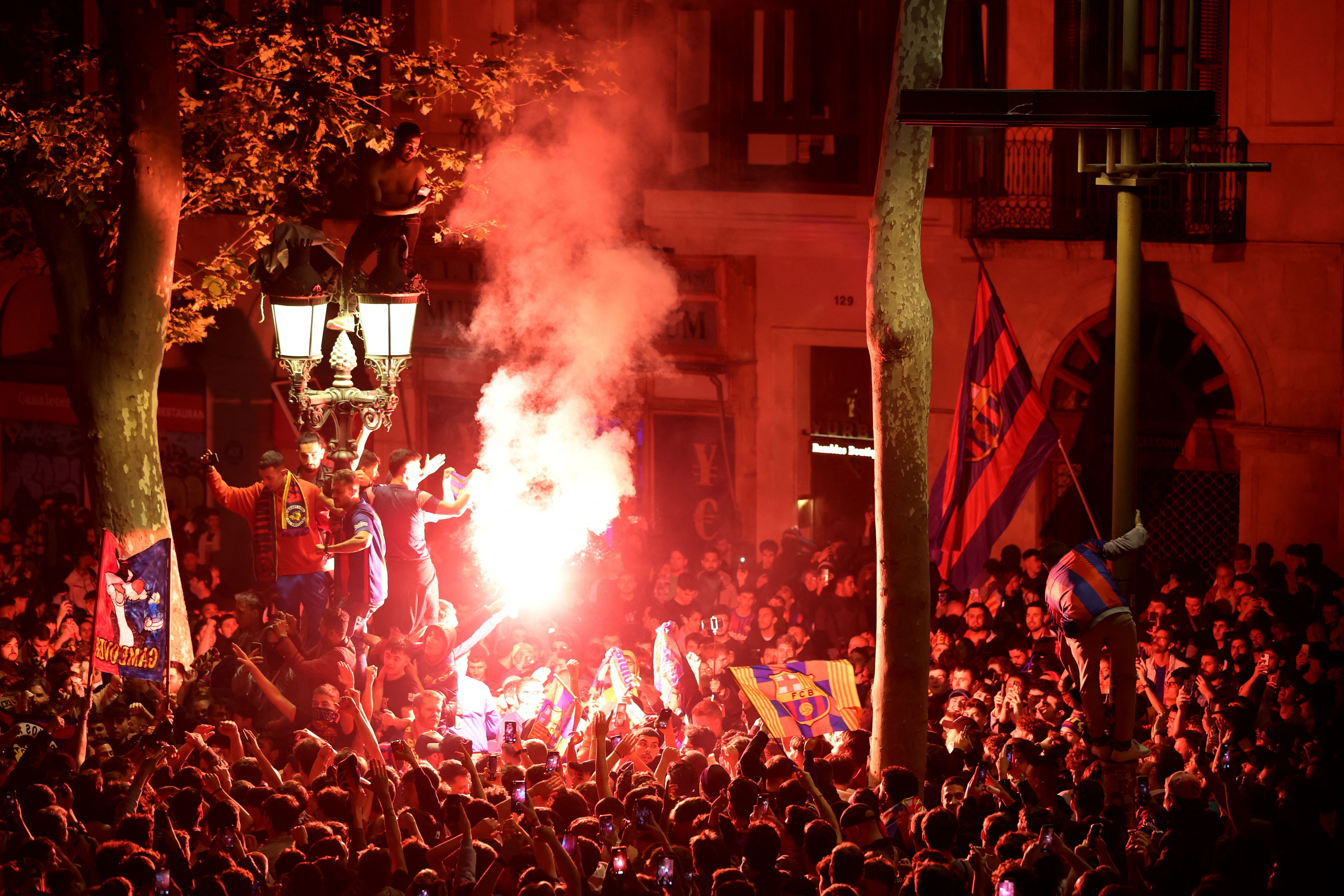 بازداشت ۲۵ هوادار افراطی بارسلونا به اتهام قتل، قاچاق موادمخدر و آدم‌ربایی