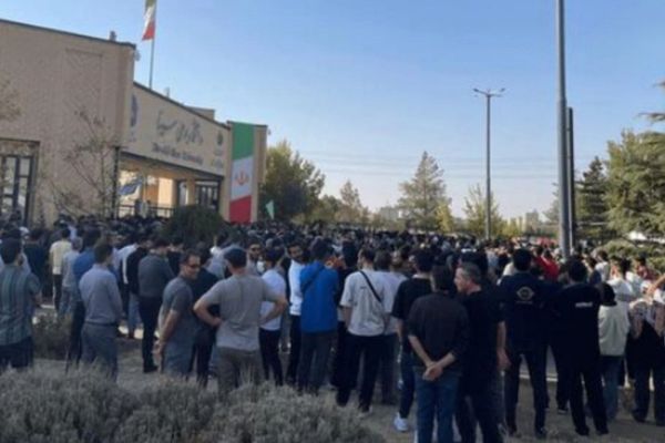 تصاعد مقاطعة الطلاب العراقيين في همدان بعد تحرش أحدهم بفتاة إيرانية واعتقال بعض المحتجين