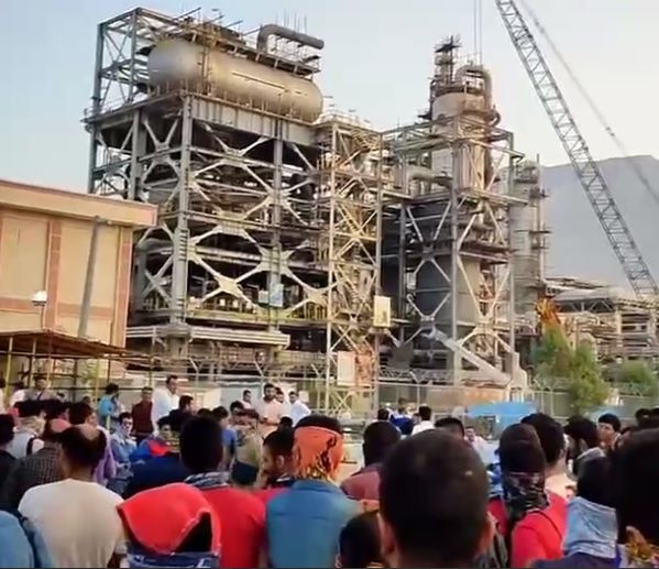 کارگران پتروشیمی عسلویه با اعتصاب خود به خیزش سراسری علیه جمهوری اسلامی پیوستند