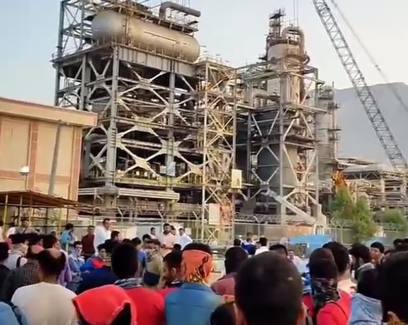 کارگران پتروشیمی عسلویه با اعتصاب خود به خیزش سراسری علیه جمهوری اسلامی پیوستند