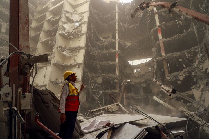 ادامه عملیات جست‌وجو و امداد در آبادان: شمار کشته‌شدگان ریزش ساختمان متروپل به ۱۱ نفر رسید