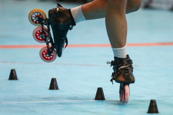 اعتقال شاب إيراني ومعاقبته بتهمة "ارتداء شورت أثناء التزلج"