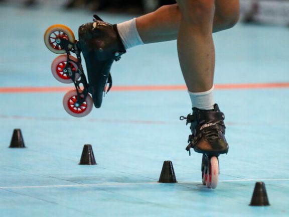 اعتقال شاب إيراني ومعاقبته بتهمة "ارتداء شورت أثناء التزلج"