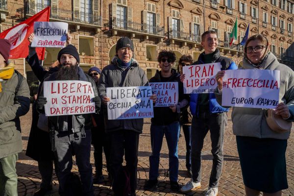 والدة الصحافية الإيطالية المحتجزة في إيران تعبر عن يقينها من إطلاق سراح ابنتها